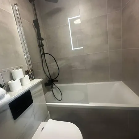 Ochota Apartment *